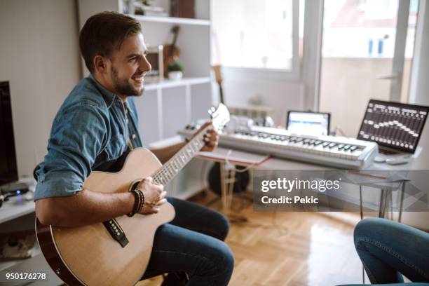 unplugged rehearsal - music rehearsal stock pictures, royalty-free photos & images