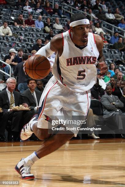 Josh Smith of the Atlanta Hawks drives against the Memphis Grizzlies during the game on December 16, 2009 at Philips Arena in Atlanta, Georgia. The...