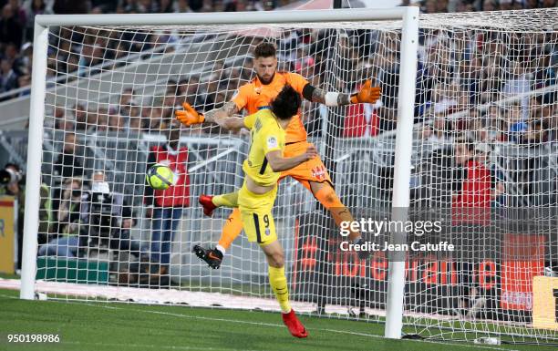 Edinson Cavani of PSG scores a goal against goalkeeper of Bordeaux Benoit Costil but the goal is refused during the French Ligue 1 match between FC...