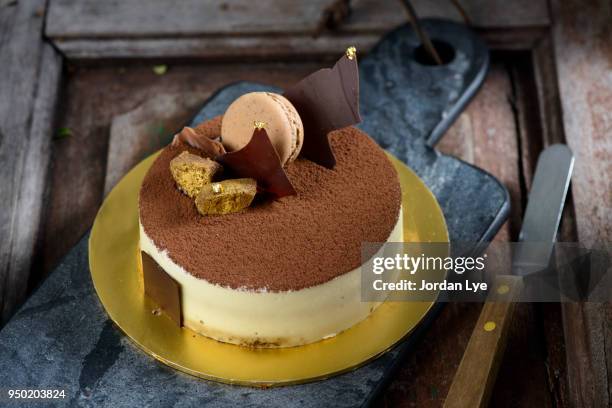 tiramisu cake - gâteau stockfoto's en -beelden