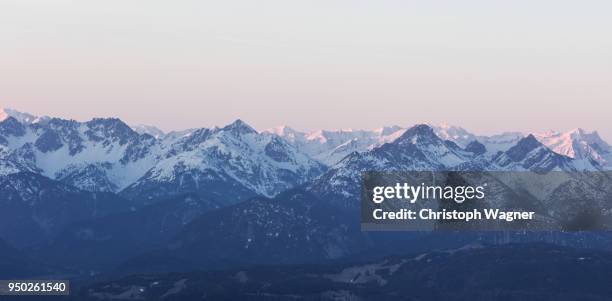 bayerische alpen - alpes de bavaria fotografías e imágenes de stock
