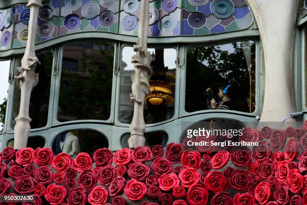 casa batllo by the famous architect antoni gaudi decorated to celebrate the day of sant jordi - casa rosa stock pictures, royalty-free photos & images
