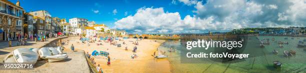 panorama de pueblo de pescadores playa sol st ives cornwall uk - st ives cornwall fotografías e imágenes de stock