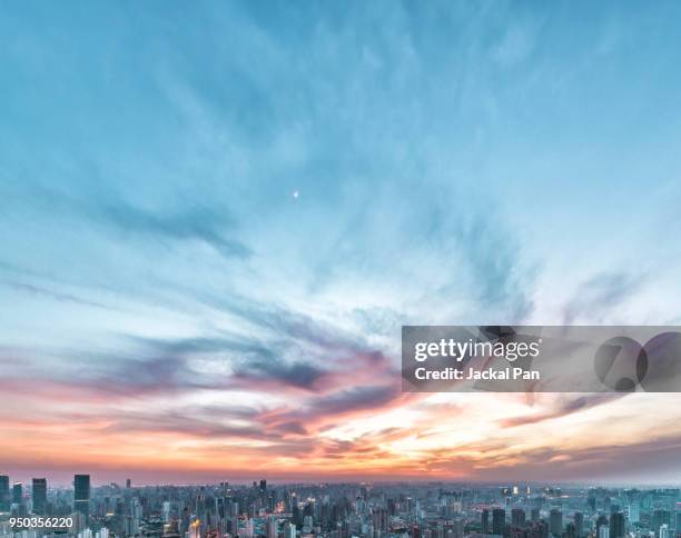 the magnificent sunset glow over shanghai city - this morning 2017 ストックフォトと画像