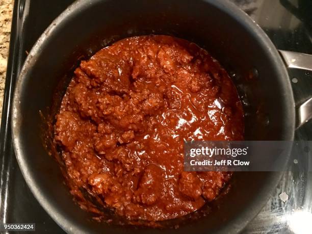 homemade chili on the stove - チリパウダー ストックフォトと画像