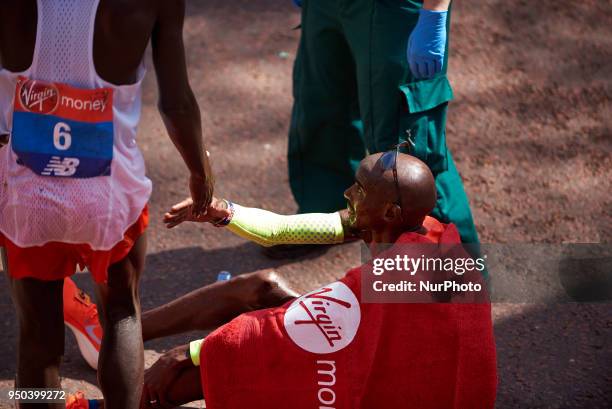 Mo Farah GBR and Elidu Kipchoge congratulate one another after Elite Mens Race. The Virgin Money London Marathon, 22 April 2018.