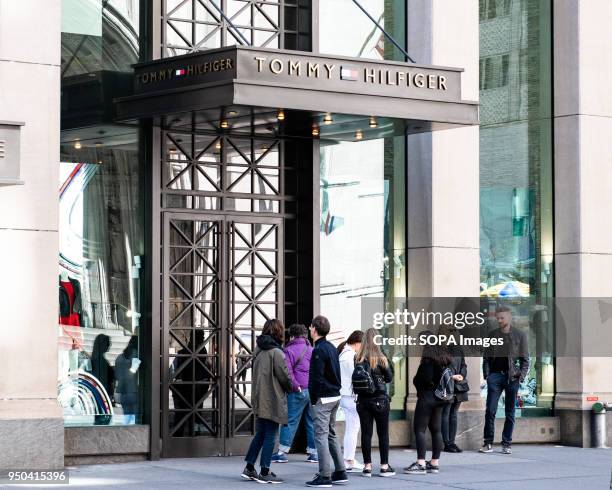 Tommy Hilfiger 5th Avenue Imagens e fotografias de stock - Getty Images