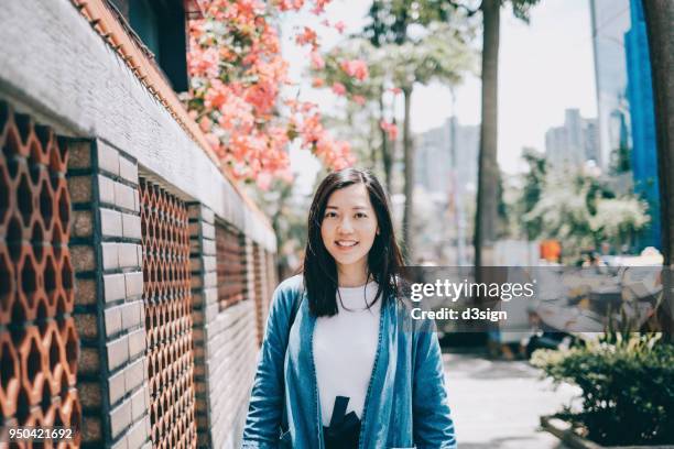 portrait of beautiful young woman exploring local street in city - chinese taipei stock-fotos und bilder