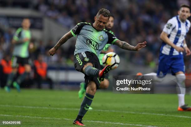 Vitoria Setubal's Brazilian defender Patrick Vieira in action during the Premier League 2016/17 match between FC Porto and Vitoria FC, at Dragao...