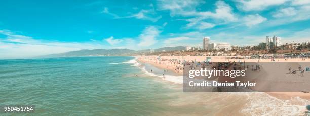 santa monica beach panorama - california meridionale fotografías e imágenes de stock