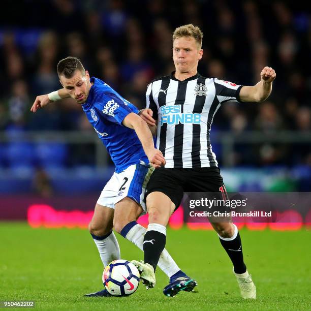 Morgan Schneiderlin of Everton in action with Matt Ritchie of Newcastle United during the Premier League match between Everton and Newcastle United...