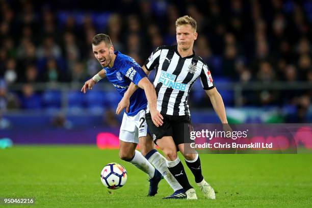 Morgan Schneiderlin of Everton in action with Matt Ritchie of Newcastle United during the Premier League match between Everton and Newcastle United...