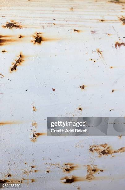 corroded metal board (texture background) - corrosion foto e immagini stock