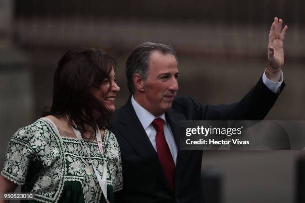 Jose Antonio Meade, presidential candidate of the Coalition All For Mexico , arrives with his wife Juana Cuevas to the first Presidential Debate at...