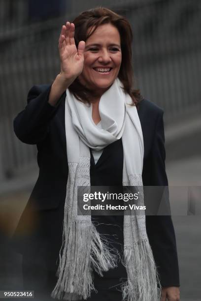 Margarita Zavala, independent presidential candidate waves as she arrives to the first Presidential Debate at Palacio de Mineria on April 22, 2018 in...