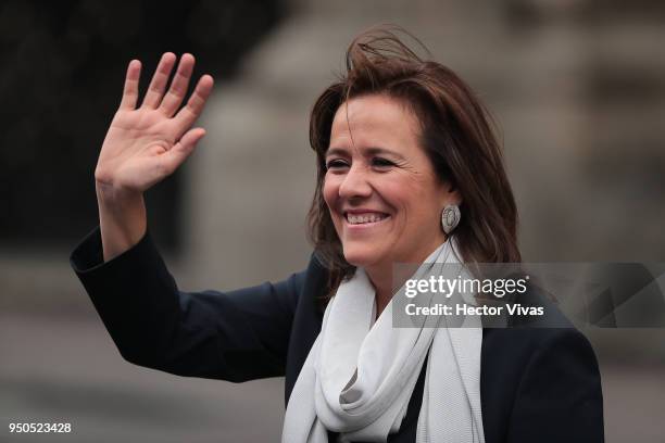 Margarita Zavala, independent presidential candidate waves as she arrives to the first Presidential Debate at Palacio de Mineria on April 22, 2018 in...