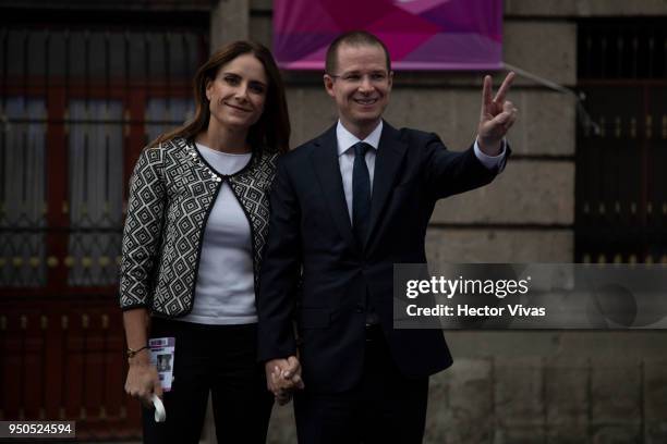 Ricardo Anaya, presidential candidate of the Coalition For Mexico to the Front, poses with his wife Carolina Martinez as they arrive to the first...