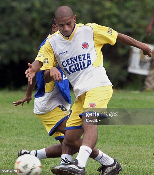 Colombian soccer players, Fredy Grisales and David Ferreira , fight for the ball during a practice session in Armenia, Colombia, 28 July 2001....