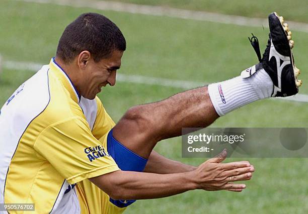 Colombia's Victor Ariztizabal does warm up exercises before a practice session in Armenia, Colombia, 28 July 2001. Colombia is scheduled to play the...