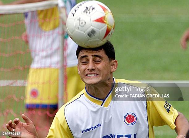 Colombian player Giovanni Hernandez of national soccer team heads the ball during a practice session in Armenia, Colombia, 28 July 2001. Colombia is...