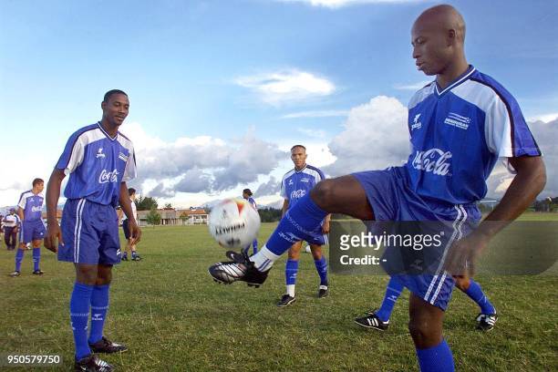 Honduran soccer players, Marvin Brown , Leonardo Morales and Saul Martinez, practice with a soccer ball, 17 July 2001, during a training session at...