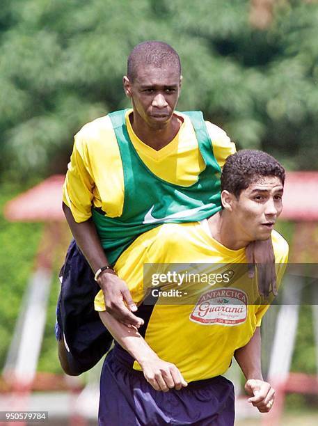 Brazilian soccer players Juan and Jardel, joke during a practice in Cali, Colombia, 14 July 2001. Brazil will play Peru 15 July 2001. Los jugadores...