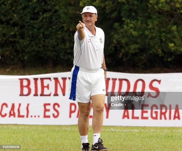 Luis Felipe Scolari, head coach of the Brazilian soccer team, gives intructions to his players, 13 July 2001, during a practice in Cali, Colombia....