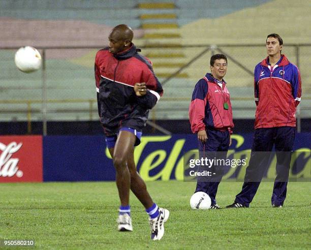 Head coach of the Costa Rican soccer team, Alexander Guimaraes , and an assistant coach, watch forward Paolo Wanchope , 12 July 2001, during a...