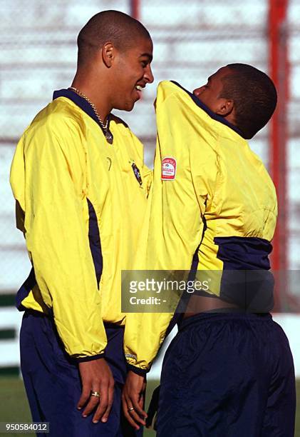 Brazilian Under-20 soccer player, Adriano Ribeiro , jokes around with his teammate Andre Luciano, 19 June 2001, during parctice in Cordoba,...