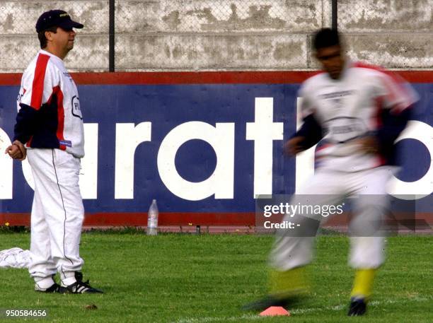 The head coach of the Ecuadorian soccer team, Hernan Dario Gomez , supervises the warm-up of a player before the training session in Quito, 28 May...