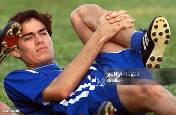 Ecuador's Ivan Kaviedes exercises during training for the pre-Olympic qualifications 20 January, 2000 in Londrina, Brazil. Two teams from South...