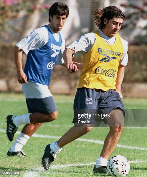 Chilean soccer player Marcelo Salas practices in Santiago, Chile 18 June 1999. El seleccionado chileno Marcelo Salas , participa en la practica del...