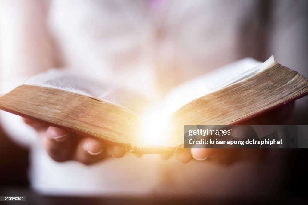 Women reading the Holy Bible.,Reading abook.