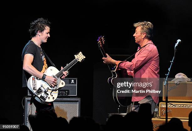 Christopher Setzer 124 photos et images haute résolution de Brian Cheney - Getty Images