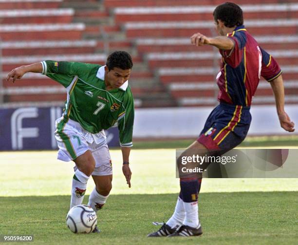 Bolivian Luis Gatty Ribeiro fights for the ball with Venezuelan Luis Vera, during their 03 June qualification match in La Paz for the 2002 FIFA World...