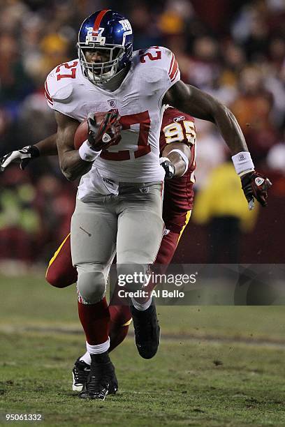 Brandon Jacobs of the New York Giants in action against the Washington Redskinsduring their game on December 21, 2009 at Fedex Field in Landover,...