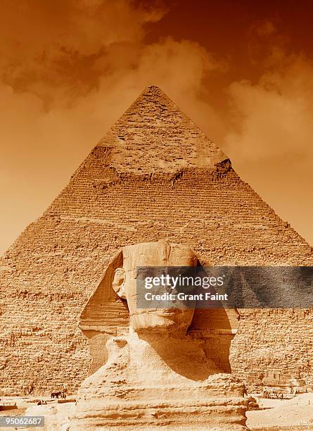 view of egyptain monuments - ancient egyptian stock-fotos und bilder