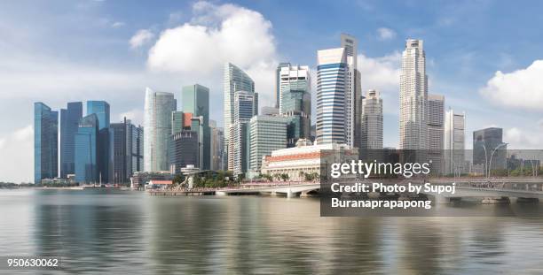 singapore skyline at the marina bay in daytime.panoramic view of singapore business district - merlion park fotografías e imágenes de stock