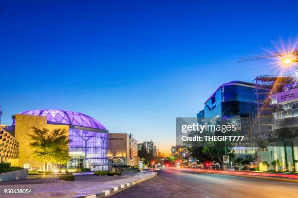 discovery building in sandton, south africa - sandton cbd stock pictures, royalty-free photos & images