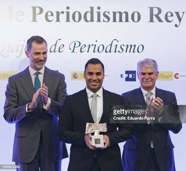 King Felipe VI of Spain , Foreing Affairs Minister Alfonso Dastis and journalist Alexander Rivera Gonzalez attend the 'Premios internaciones de...