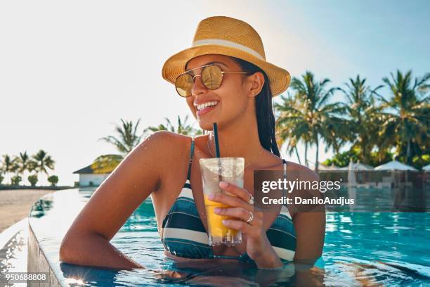 enjoying cocktail at the pool - women by pool imagens e fotografias de stock