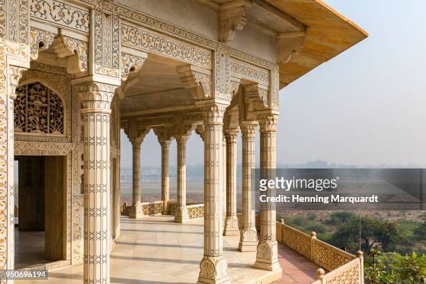 architectural detail with marquetry inside agra fort, agra, uttar pradesh, india - marquetry stockfoto's en -beelden