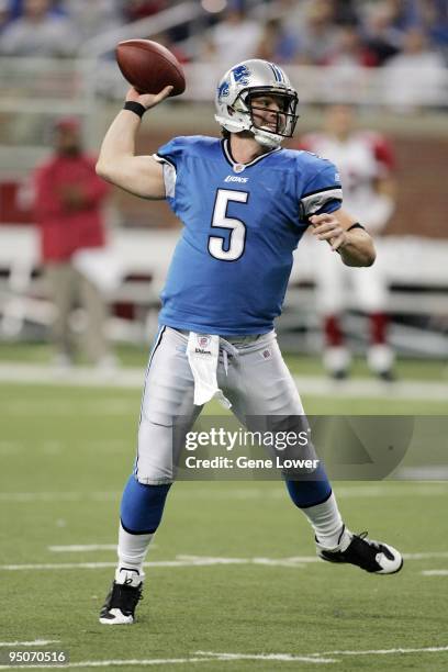 Detroit Lions quarterback Drew Stanton unleashes a pass during a game against the Arizona Cardinals at Ford Field on December 20, 2009 in Detroit,...