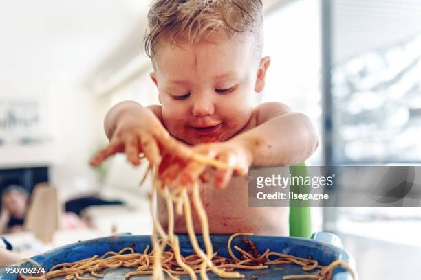 baby pojke äter spaghetti - baby eating bildbanksfoton och bilder