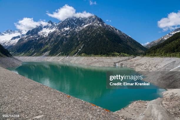 lake schlegeis, schlegeis reservoir, in the back zillertal alps, left glacier schlegeiskees with hochfeiler, mid zamser egg, right pfitscherjoch, zillertal, tyrol, austria - alpes de zillertal fotografías e imágenes de stock