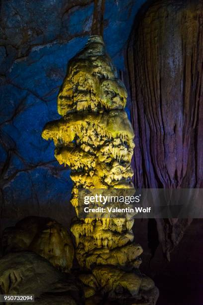 illuminated cave, stalactites, thien d??ng cave, paradise cave paradise cave, national park phong nha-ke bang, phong nha, quang binh, vietnam - thien duong cave stock pictures, royalty-free photos & images