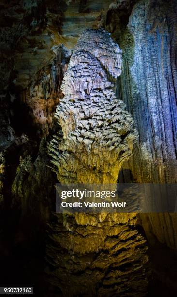 illuminated cave, stalactites, thien d??ng cave, paradise cave paradise cave, national park phong nha-ke bang, phong nha, quang binh, vietnam - thien duong cave stock pictures, royalty-free photos & images