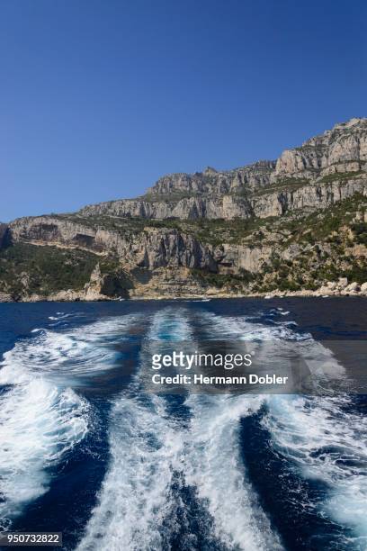 wake behind a boat, mediterranean, calanques national park, marseille, provence, cote dazur, france - hermann park stock pictures, royalty-free photos & images