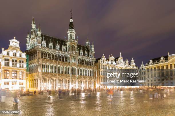 grand-place grote markt at night, brussels, belgium - grote market stock pictures, royalty-free photos & images