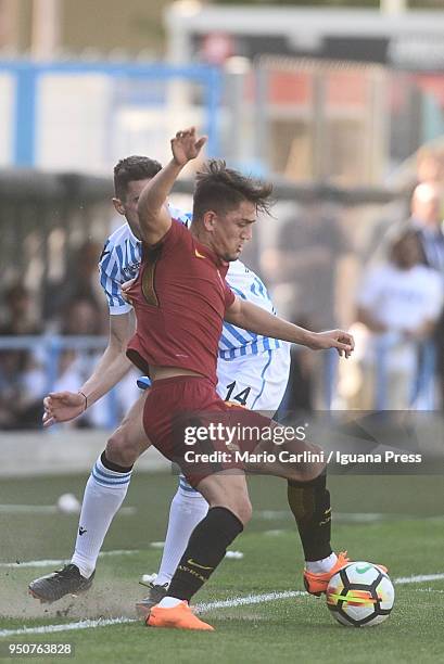 Cengiz Under of AS Roma in action during the serie A match between Spal and AS Roma at Stadio Paolo Mazza on April 21, 2018 in Ferrara, Italy.